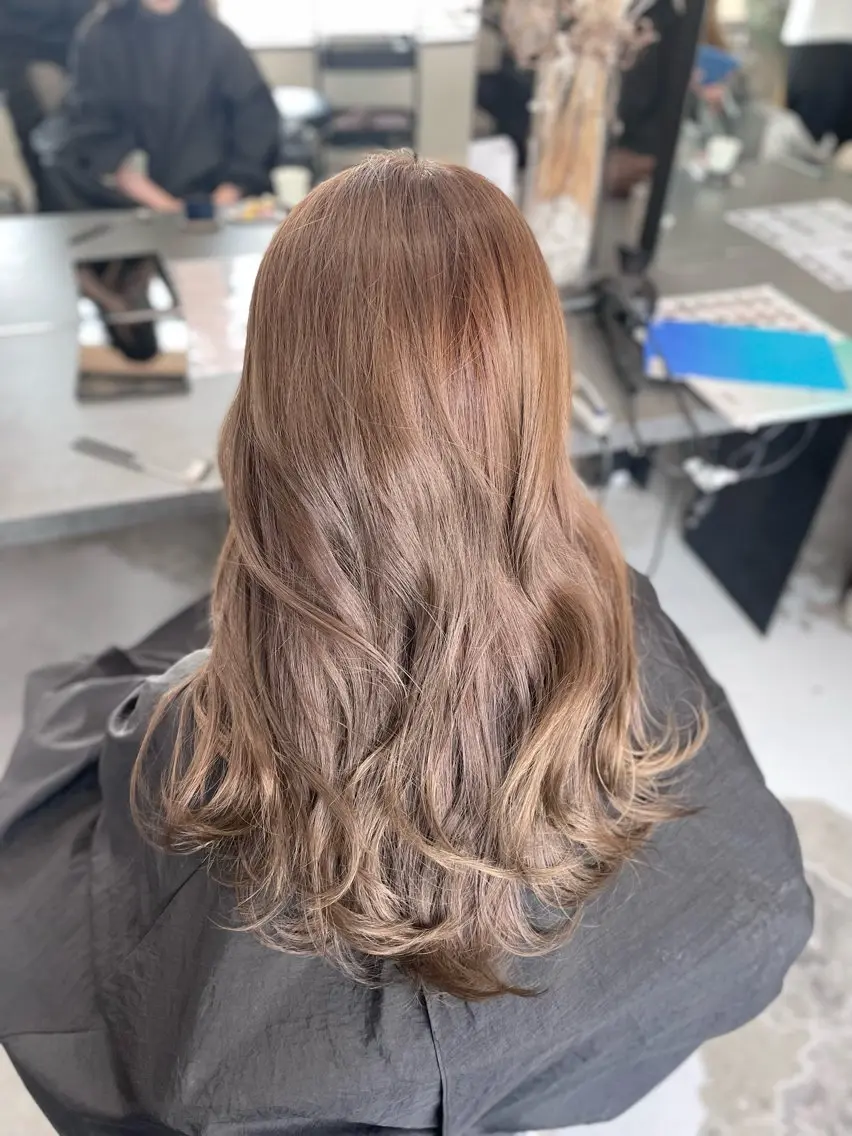 ロング カラー ベージュカラー 透明感カラー ミルクティーベージュ トリートメント カット ヘアカラー nico麻生 加賀谷 すみれのヘアスタイル