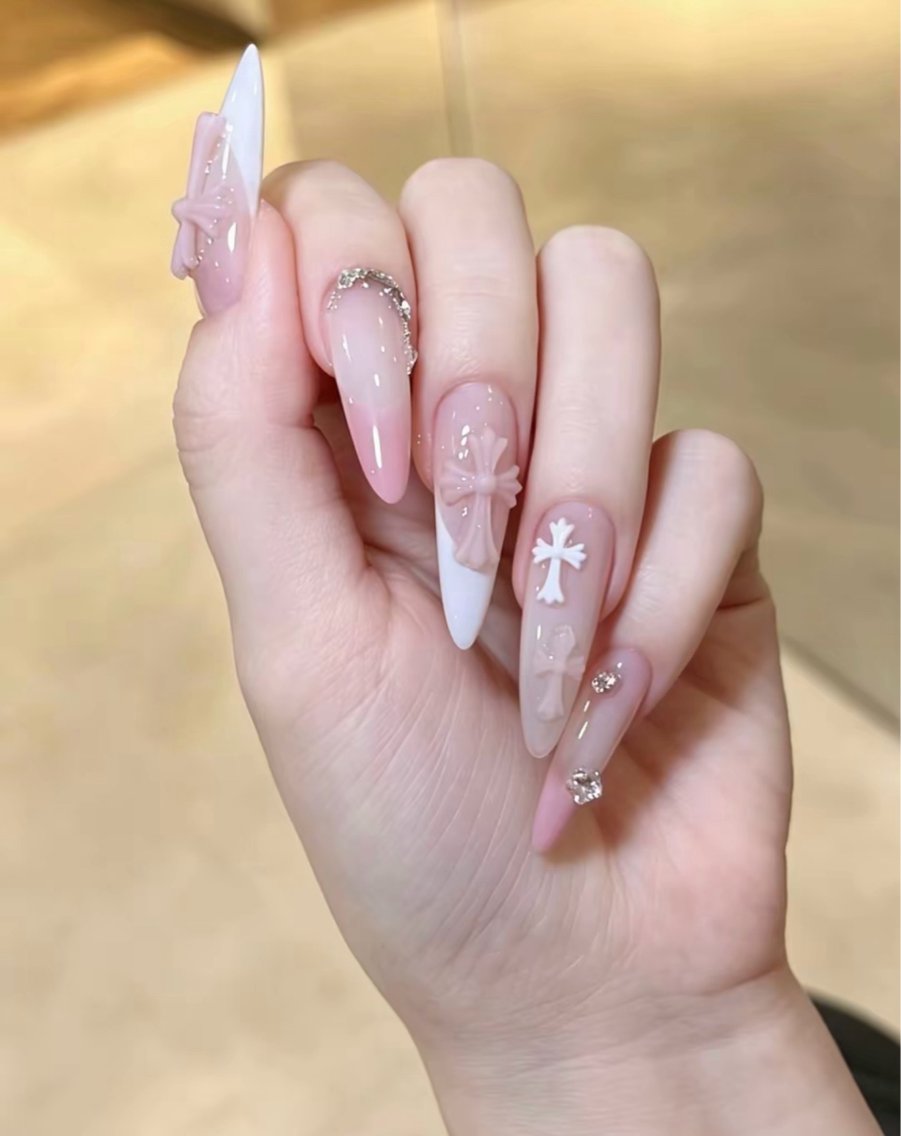 ネイル アートネイル ボルドー 長さ出し ハロウィン キラキラネイル ハンドネイル ハンドケア Mina Aurea Nailのネイルデザイン