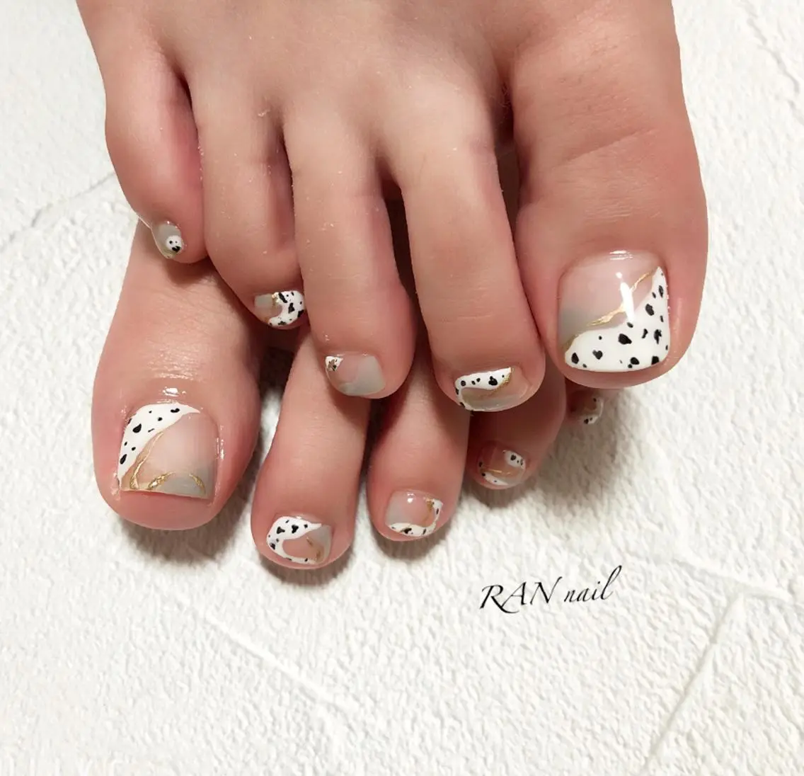 ネイル クリアネイル フットネイル ゴールド オフィスネイル ピンク ハンドネイル フットネイル RAN nailのネイルデザイン