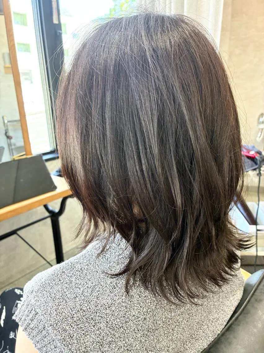 ミディアム 須賀 知穂のヘアスタイル