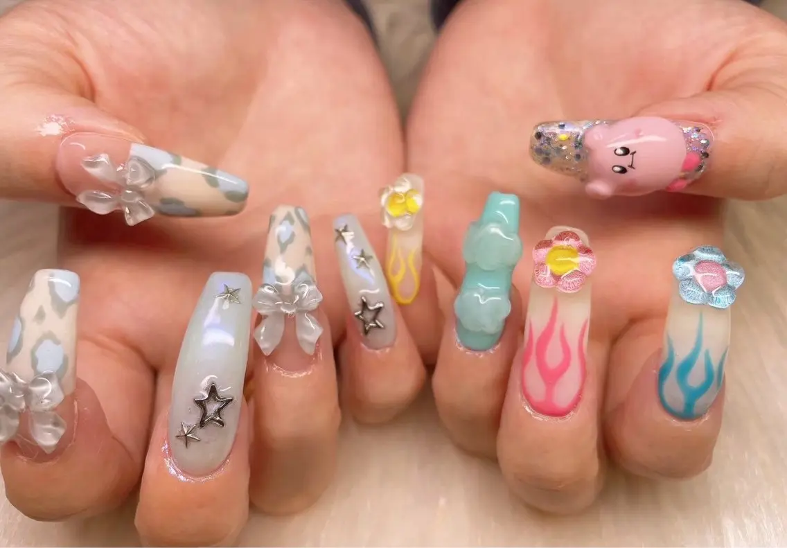 ネイル アニマル柄 アートネイル ブルー クリアネイル フラワーネイル ティーエヌ 金山駅東口店のネイルデザイン
