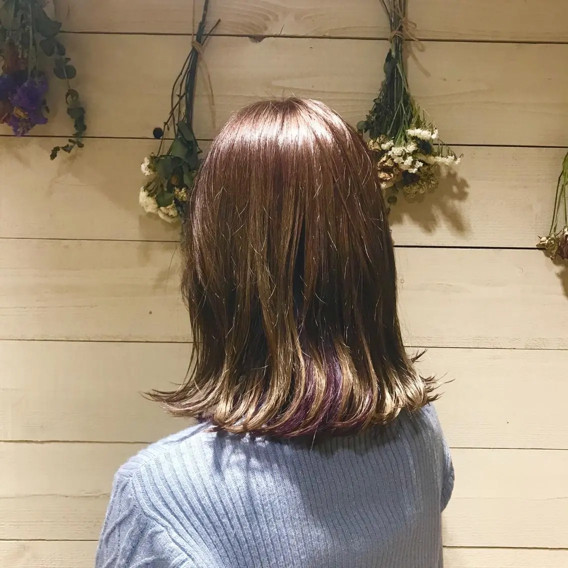 ミディアム カラー パープルカラー クワハラ イオリのヘアスタイル