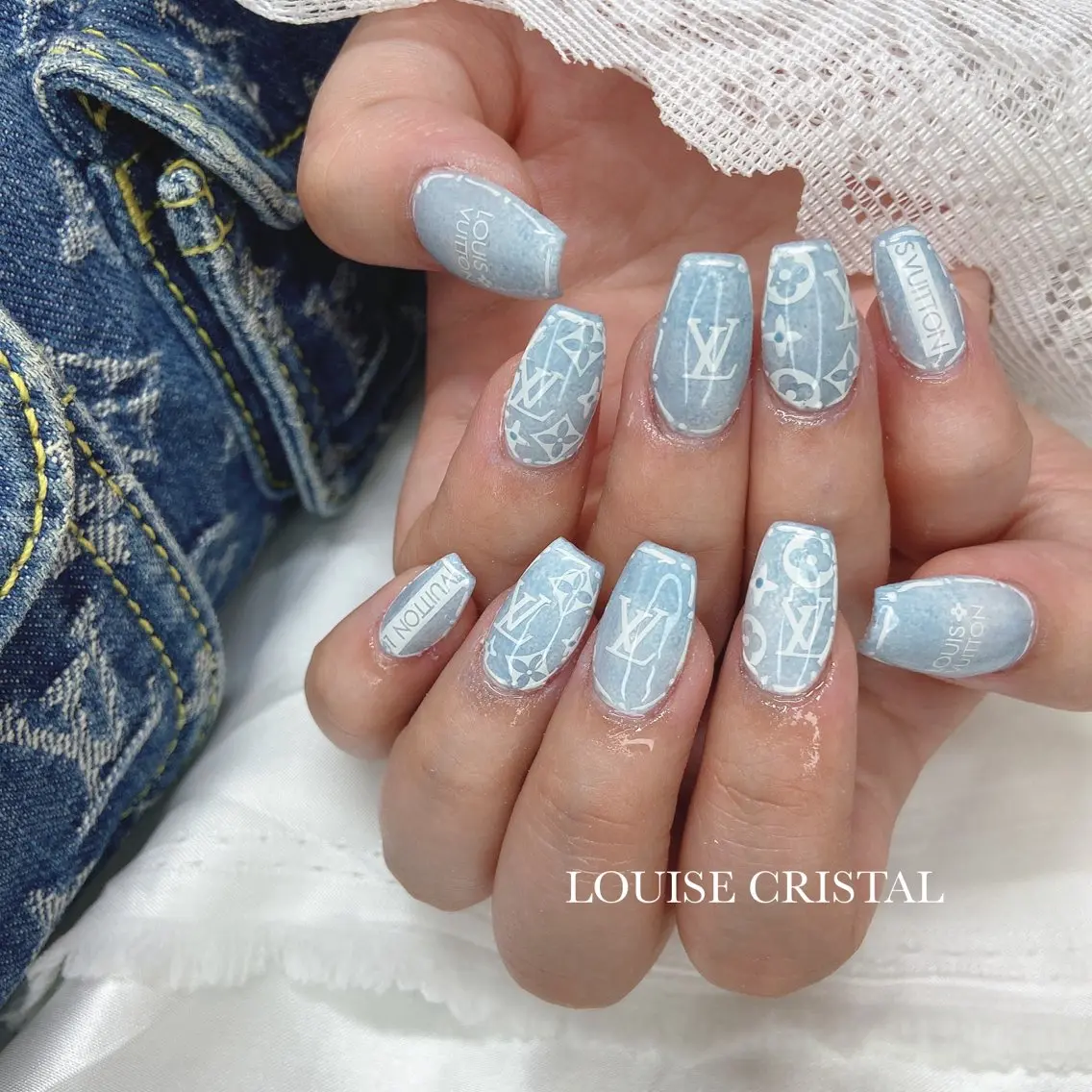 ネイル ハンドネイル LOUISE CRYSTALのネイルデザイン