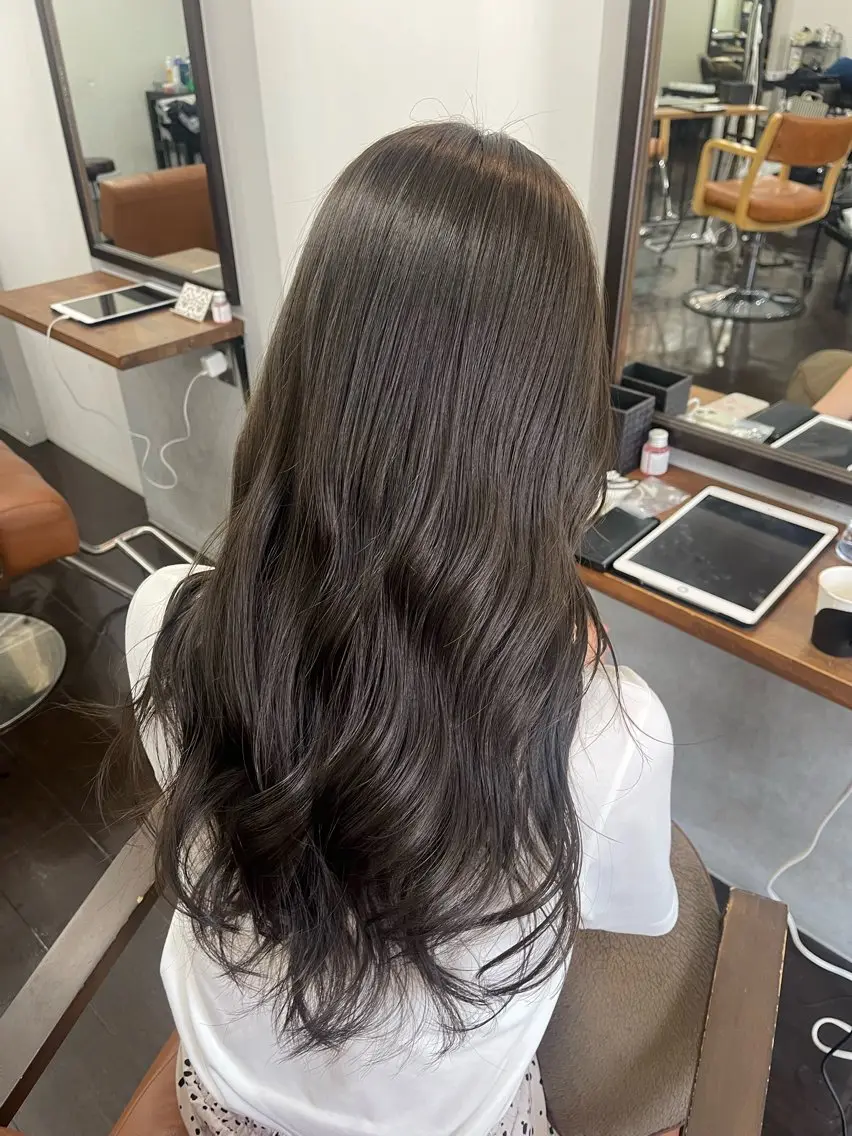 ロング カラー グレージュ オリーブグレージュ オリーブグレー カット ヘアカラー 難波 茜のヘアスタイル