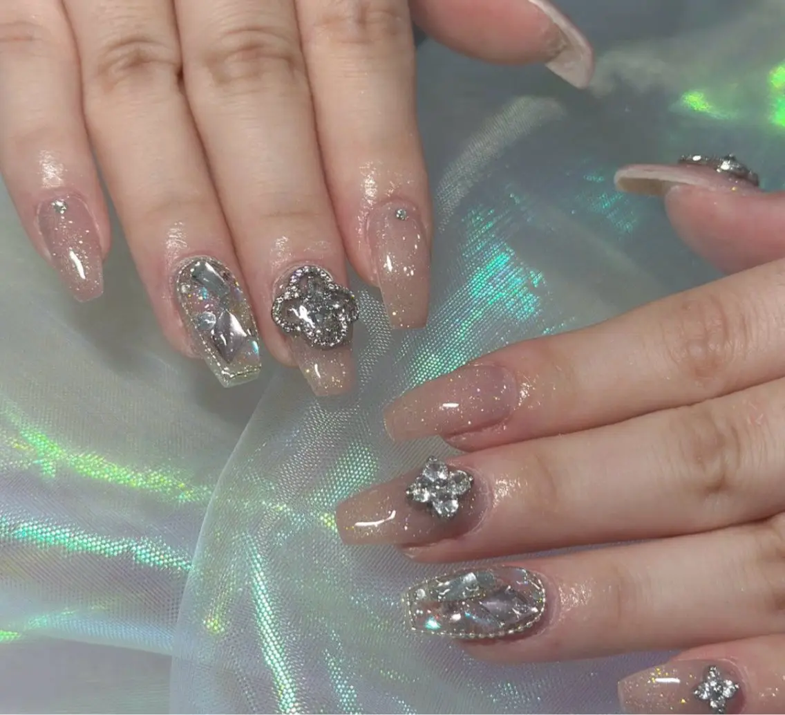 ネイル ハンドネイル フットネイル LAVISH sakiのネイルデザイン