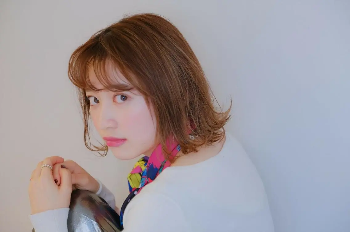 ミディアム 花澤 香奈のヘアスタイル