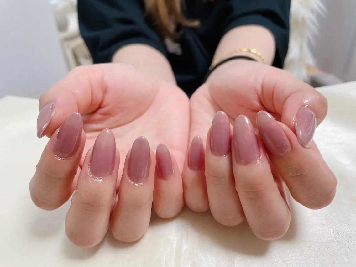 ネイル ブラウン ワンカラーネイル パープル ハンドネイル mogunail &blowのネイルデザイン