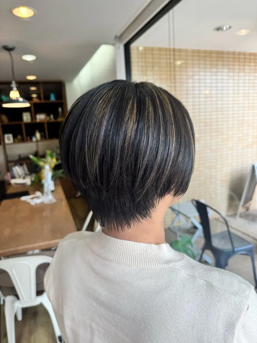 ショート カラー アッシュ アッシュグレー アッシュグレージュ グレージュ ハイライトカラー ヘアカラー トリートメント ツキダテ ユイのヘアスタイル