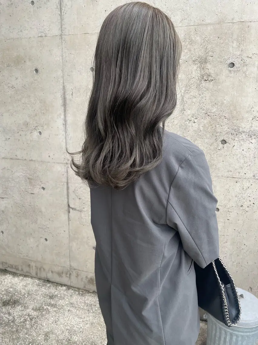ロング カラー グレージュ オリーブグレージュ オリーブグレー 日高 香織のヘアスタイル
