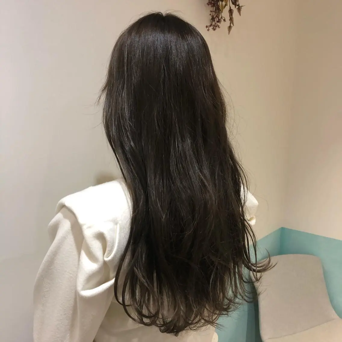ロング カラー 伊東 彩花のヘアスタイル