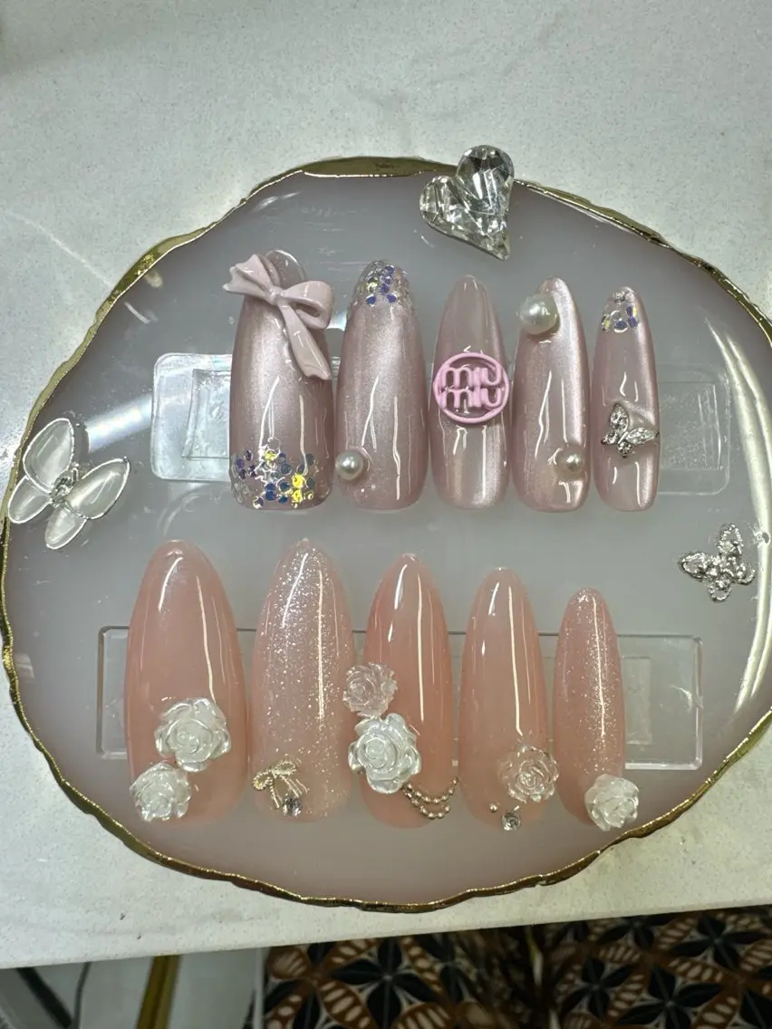 ネイル フレンチネイル ジェルネイル ガラスフレンチ マグネットネイル オフィスネイル Queeens nailのネイルデザイン