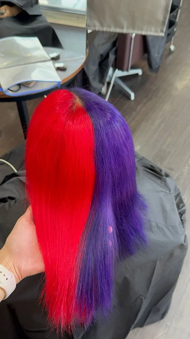 ミディアム カラー 黒髪 ブリーチ ブルーカラー ボルドーカラー ケアブリーチ ヘアカラー Lima/ハイトー ン/ブリーチ/心斎橋のヘアスタイル
