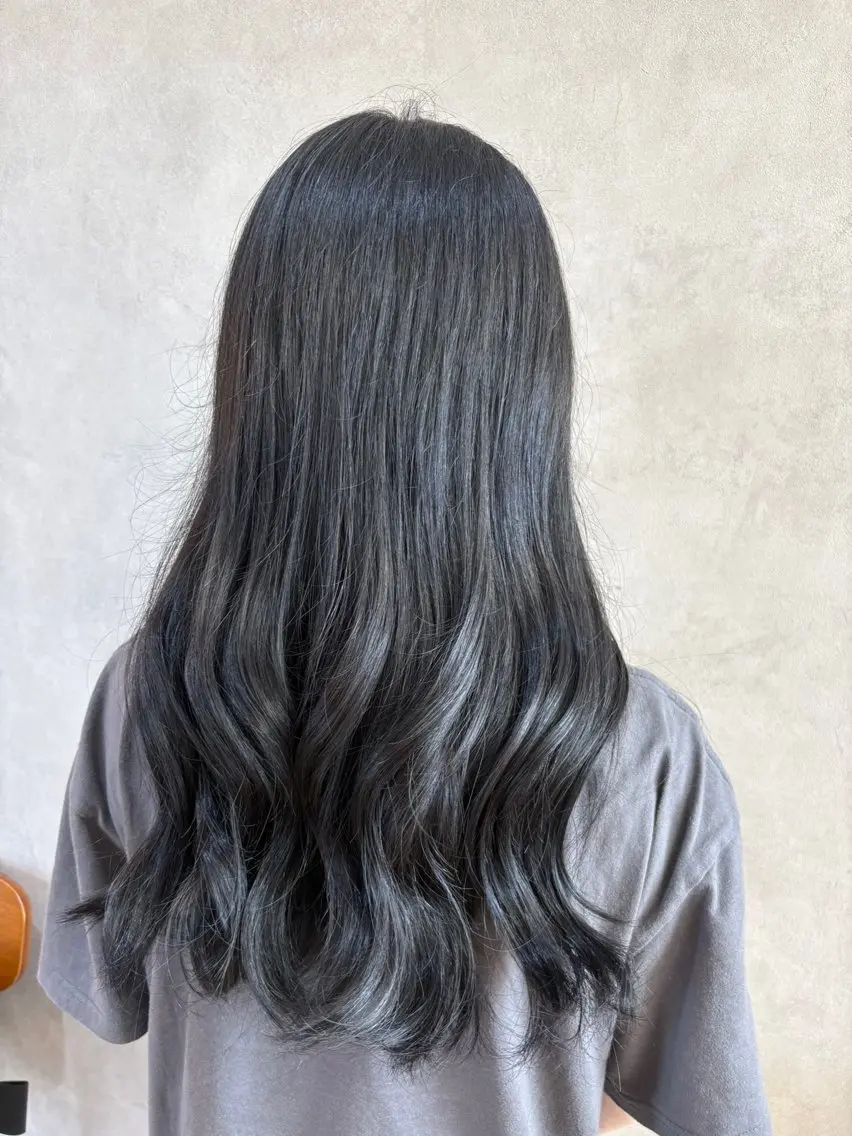 ロング カラー 黒髪 ブルーカラー ブルーブラック ヘアカラー トリートメント number＋ / 璃々花のヘアスタイル