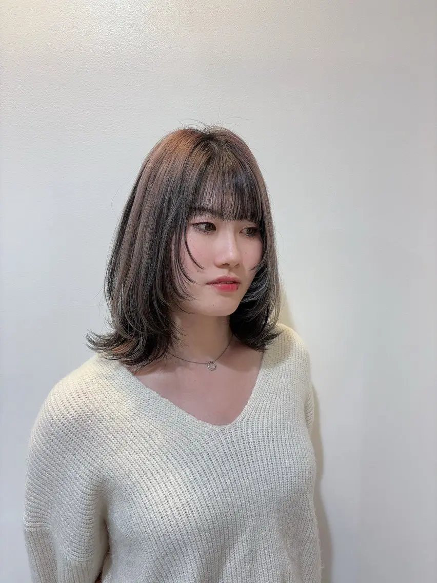 ミディアム 明日空きあり‼️ 艶々カラー🩷のヘアスタイル