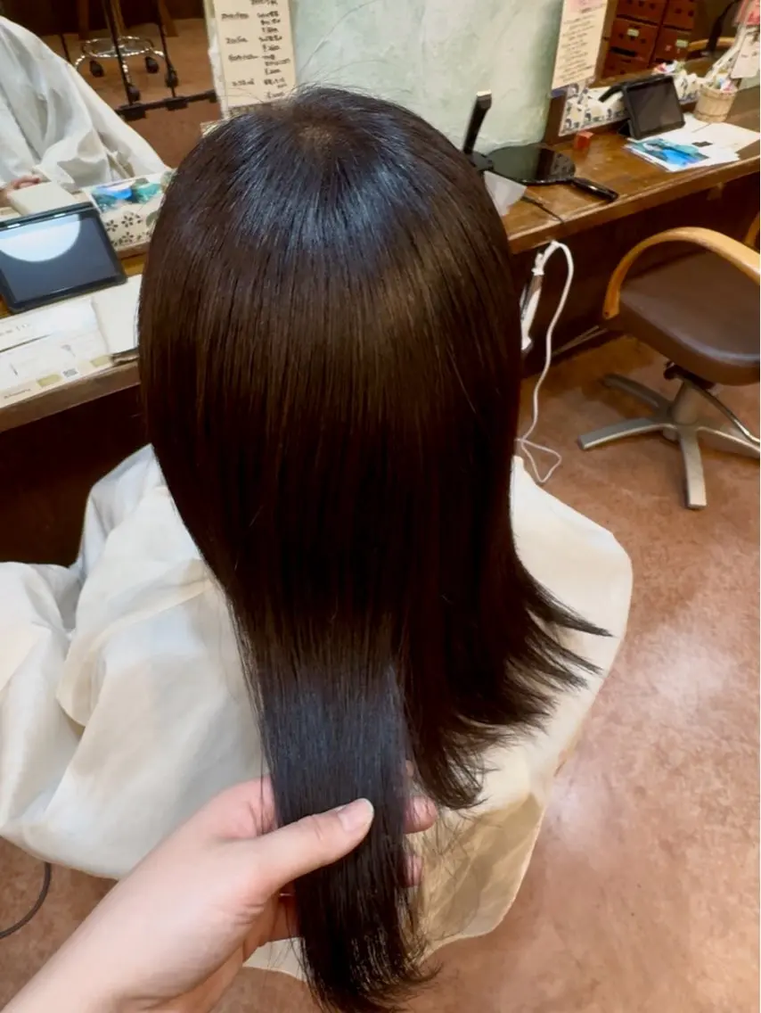 セミロング カラー ブラウンカラー ダークブラウン ダブルカラー 大坂 優菜のヘアスタイル