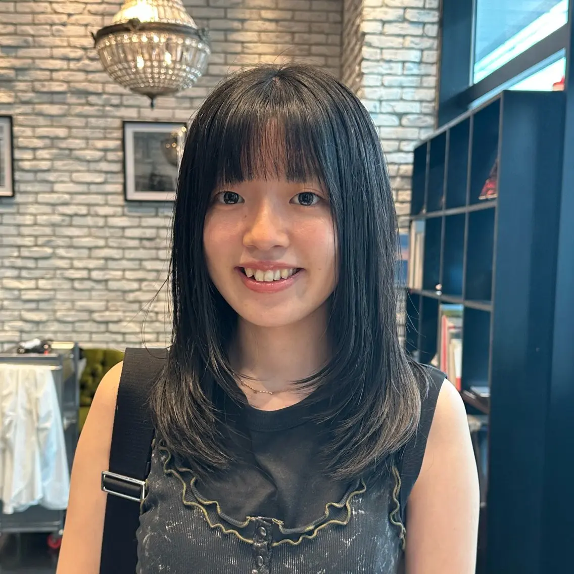 セミロング 顔まわりレイヤー 顔周りカット レイヤーカット カット MEG ✨のヘアスタイル