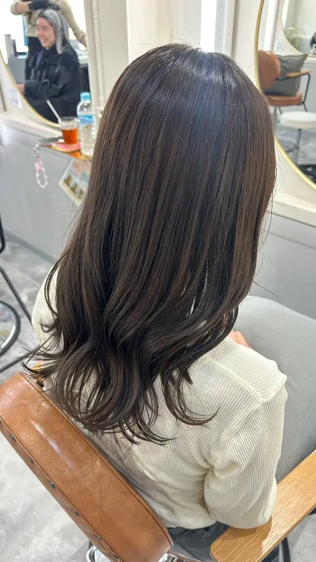 セミロング カラー ベージュカラー イルミナカラー オリーブベージュ ヘアカラー nanami 🫧のヘアスタイル
