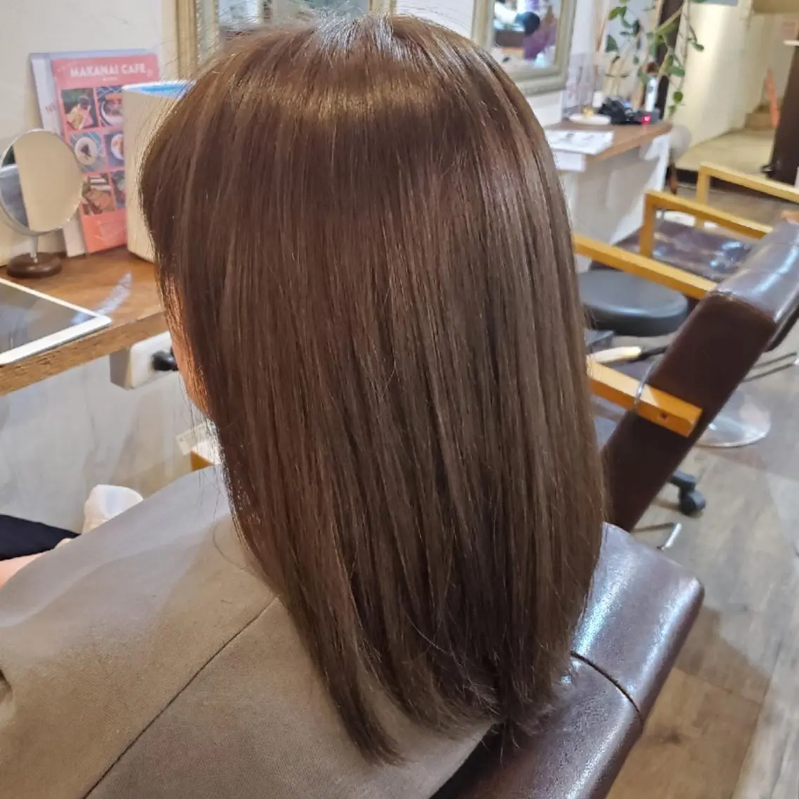 セミロング カラー パーマ カット ヘアカラー 縮毛矯正 トリートメント 韓国レイヤー柔らかい 地毛風縮毛矯正／マツのヘアスタイル