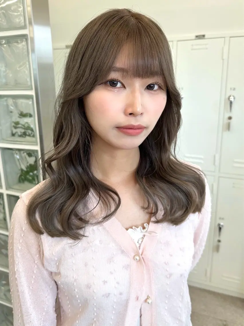 セミロング カット ツヤ髪ミルクティー ベージュ🪽/三藤のヘアスタイル