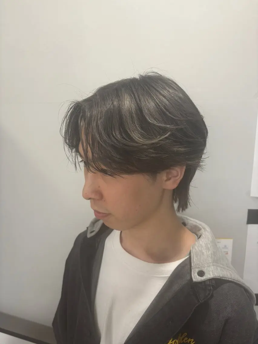 カラー メンズ メンズブリーチ フェードカット メンズハイライト メンズインナーカラー メンズ韓国風 カット ヘアカラー メンズ特化✨️ 韓国風パーマ🔥一八のヘアスタイル