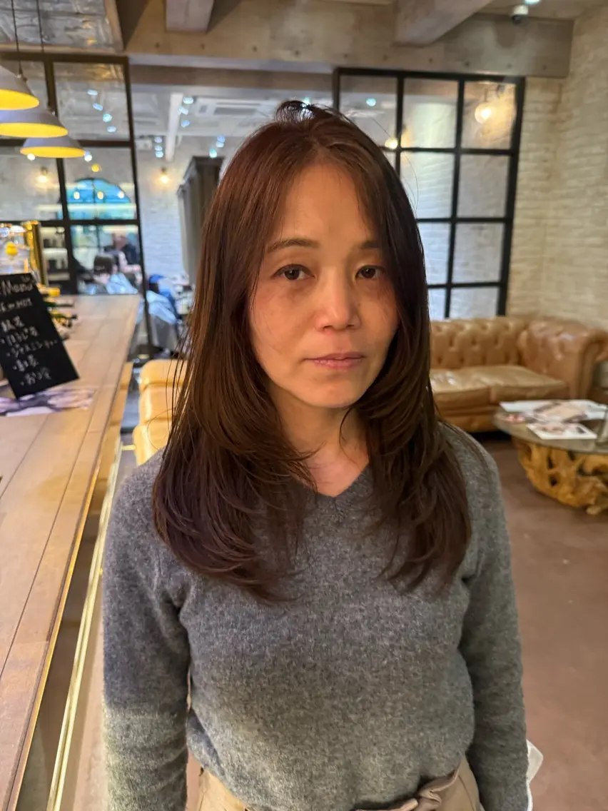 ロング ハイレイヤー レイヤーカット カットパーマ3000 円/水曜日モデルのヘアスタイル