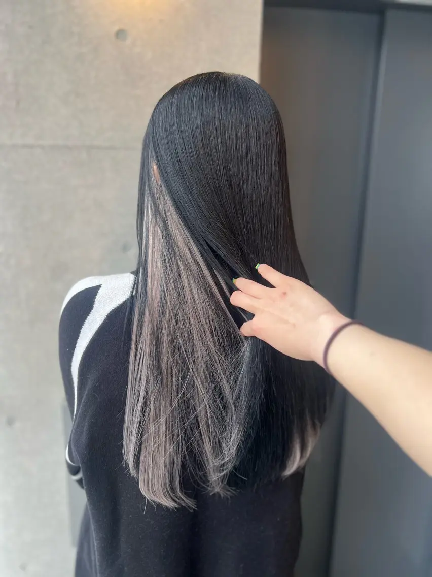 ロング カラー ブリーチ ハイトーンカラー インナーカラー エクステ カット エクステ 吉野 瑳桜のヘアスタイル