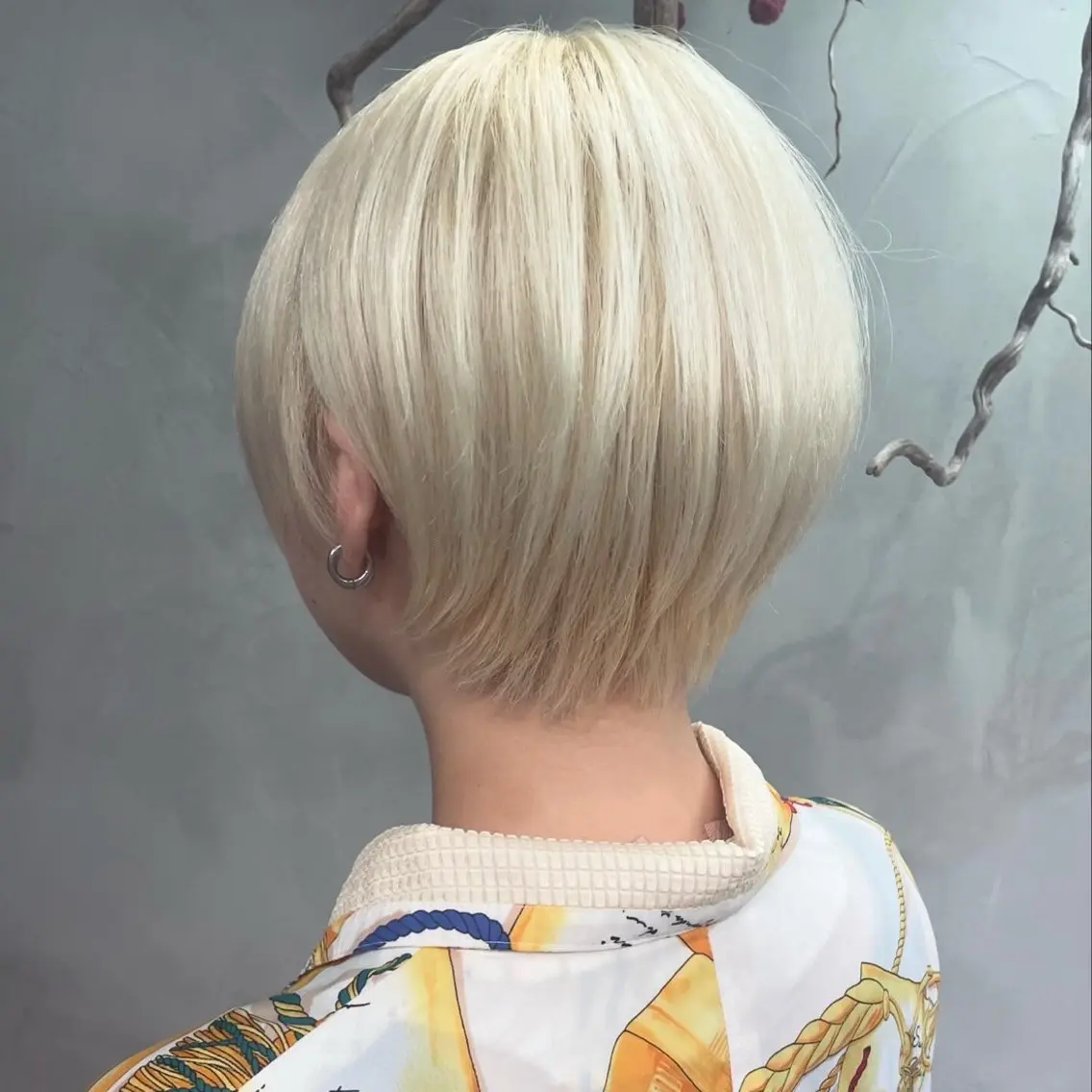 ショート カラー ブリーチ 抜きっぱなしブロンド ブロンド カット ヘアカラー RorriM natsuのヘアスタイル