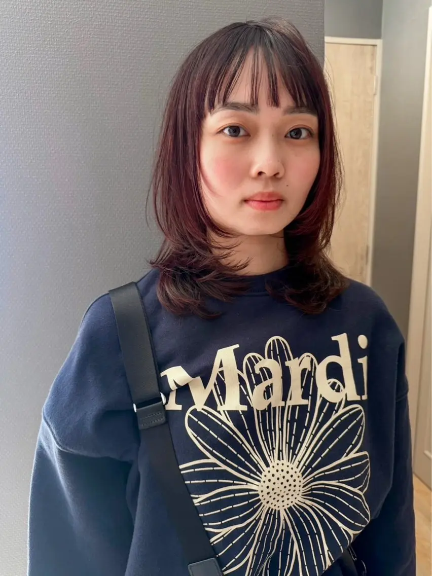 セミロング カラー ボルドーカラー カシス 透明感カラー オレンジ レイヤーカット ヘアカラー 中野 芽郁のヘアスタイル