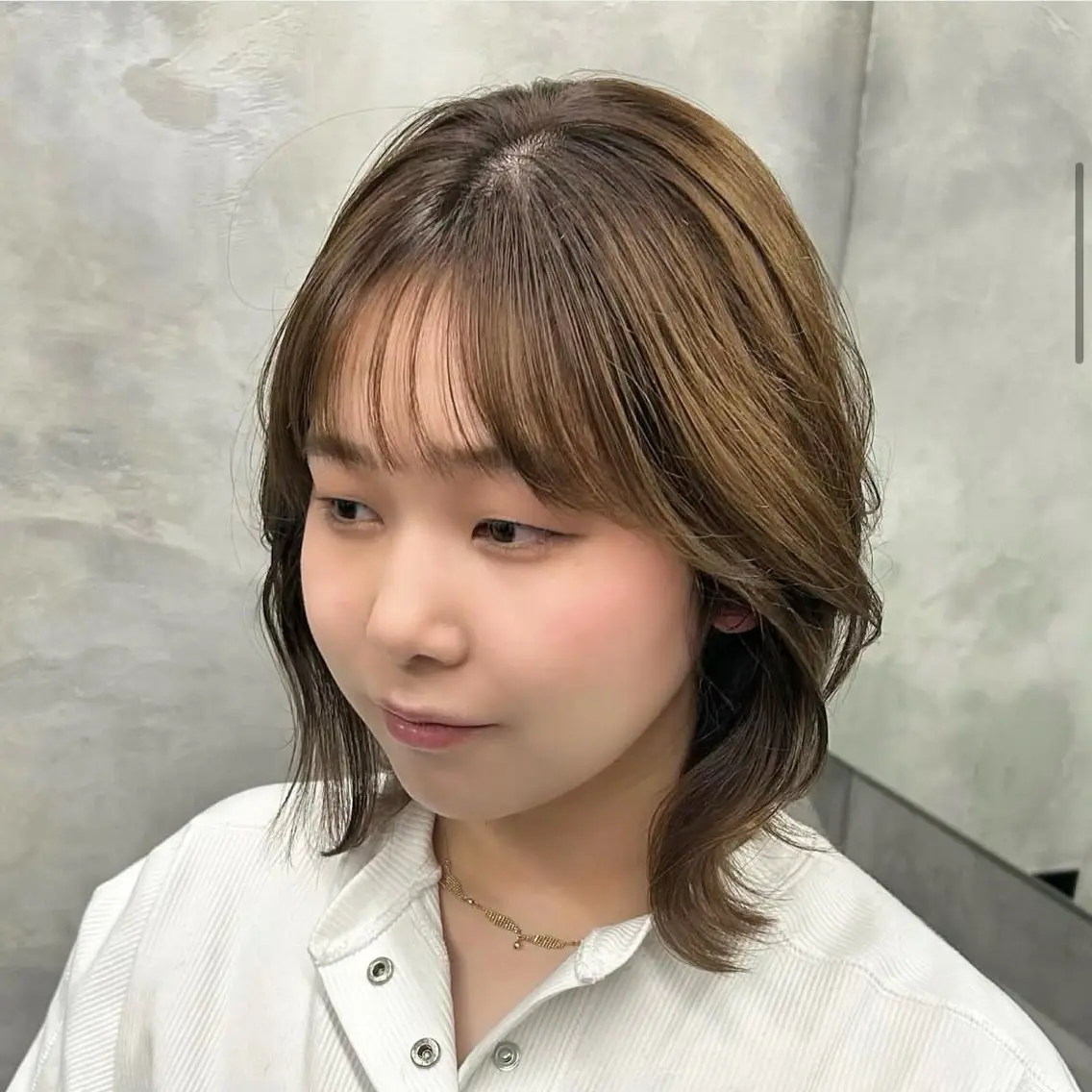 ミディアム レイヤーカット カット ヘアカラー トリートメント 松川ヒナ｜韓国レイヤ /耳つぼジュエリーのヘアスタイル
