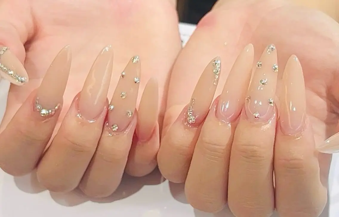 🎀モデル募集🎀（長さ出し）スカルプナチュラルカラーグラデーションネイル（付け替え）+ストーンアート 5本以内付💅の写真