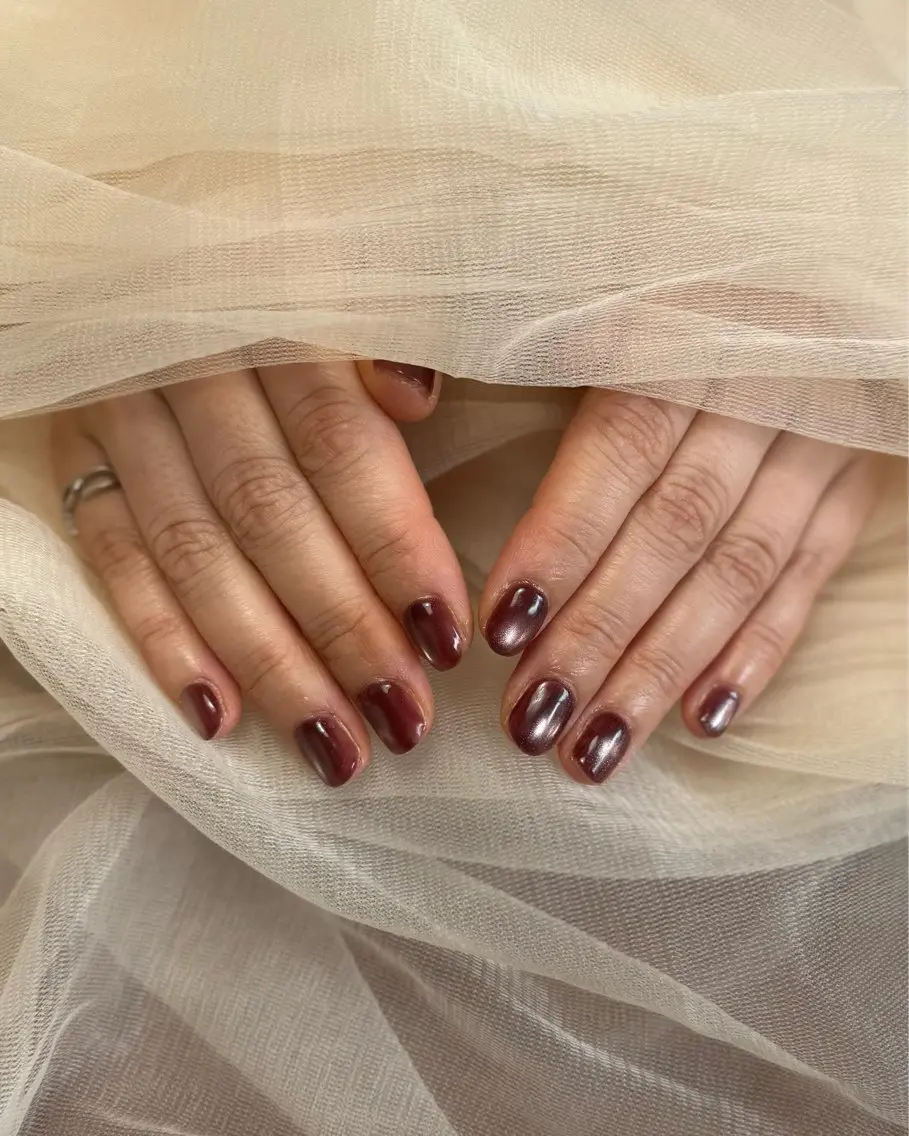 ネイル マグネットネイル マグネットワンカラー ワンカラーネイル 赤色 via. nailのネイルデザイン