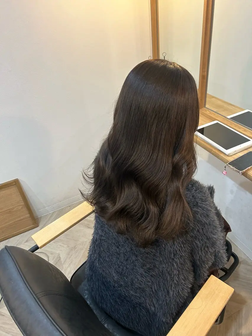 セミロング ayumi ／透明感カラーのヘアスタイル
