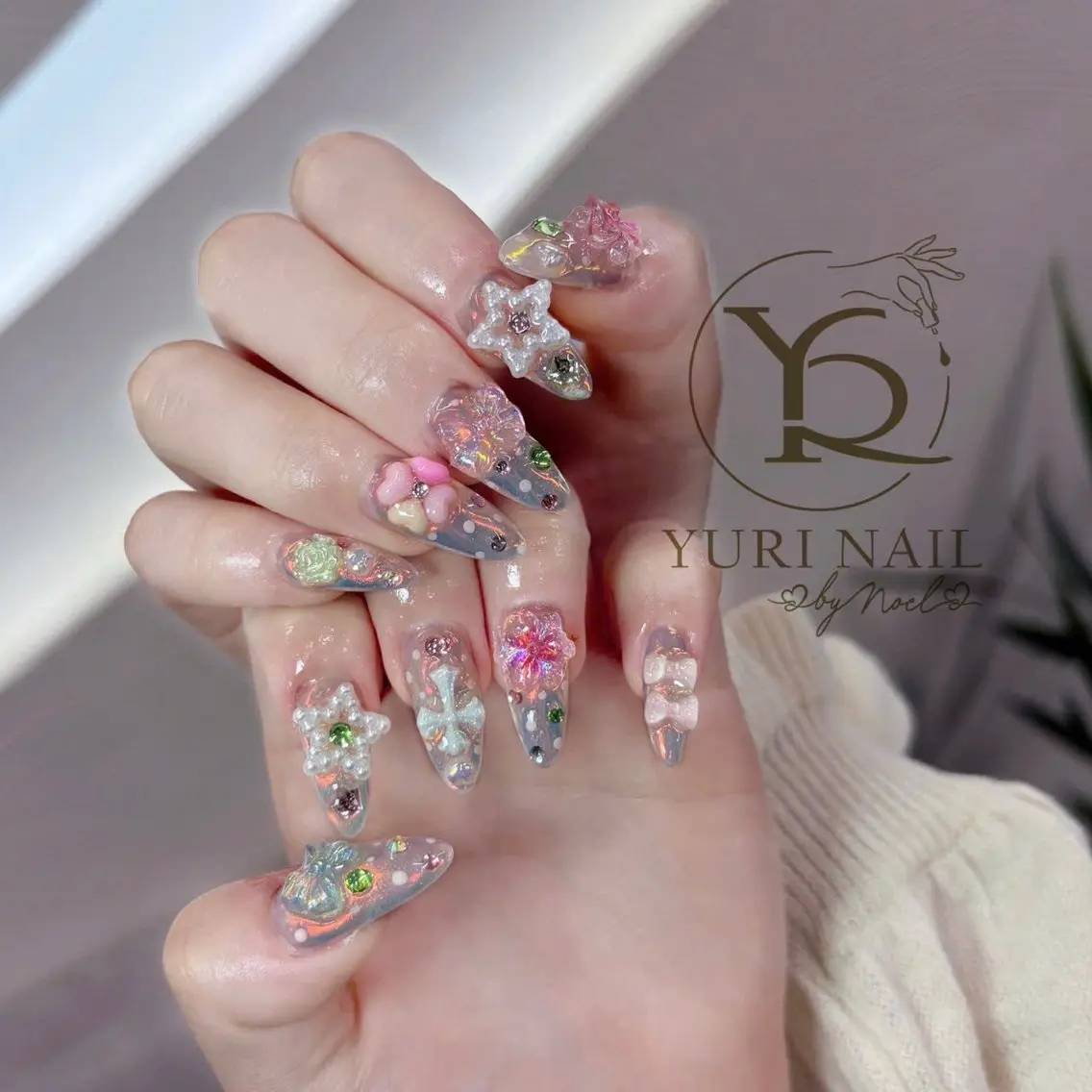 ネイル オーロラネイル ブルー チークネイル フレンチネイル ジェルネイル YURI Nail NARITAのネイルデザイン