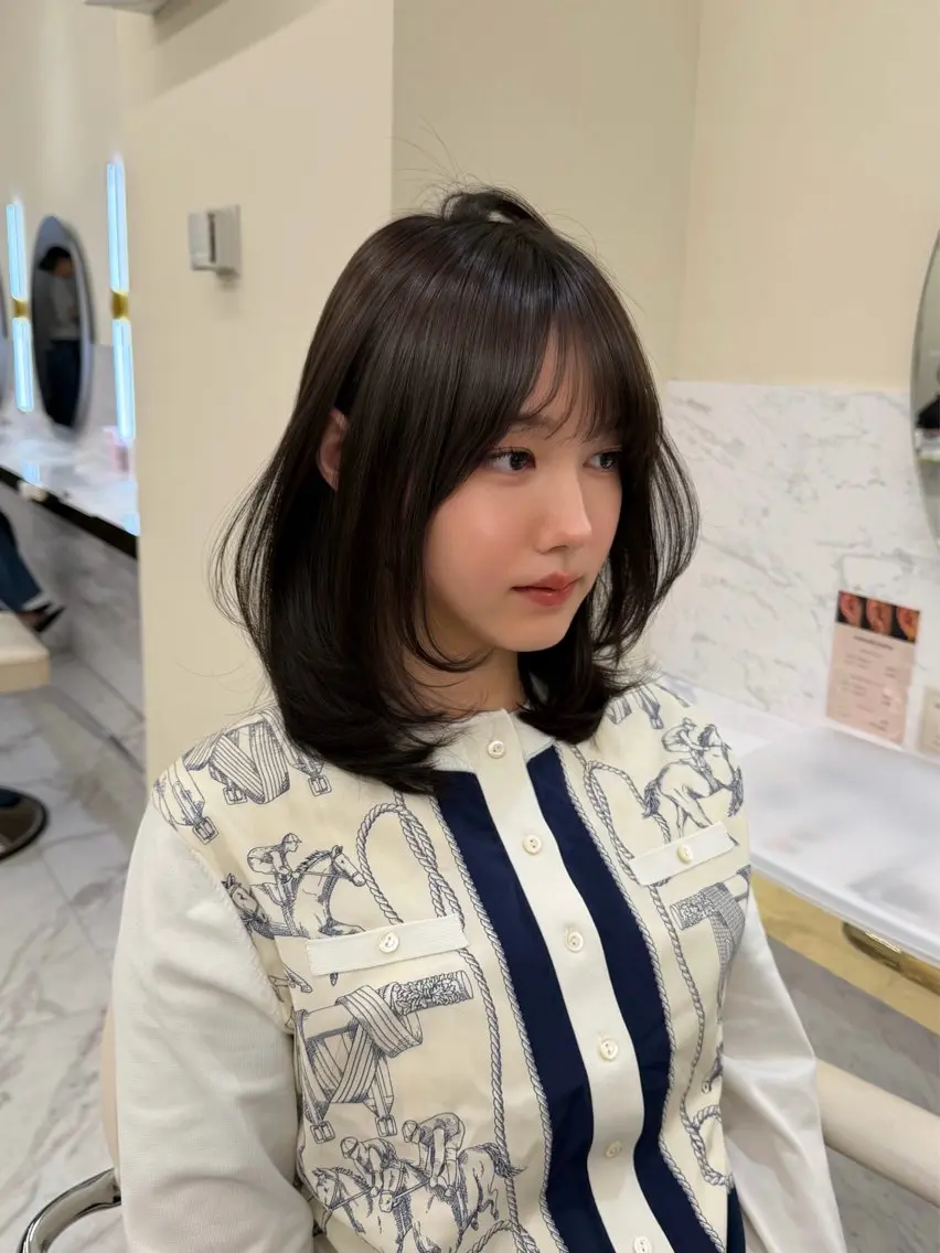ミディアム カット ヘアカラー 縮毛矯正 hiyori🎀 韓国レイヤーのヘアスタイル