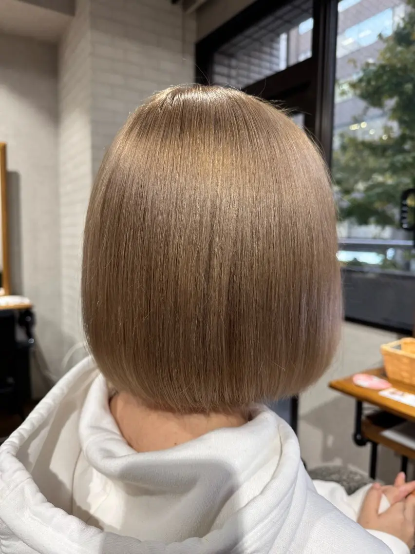 ショート カラー ベージュカラー ミルクティーベージュ ボブ カット ヘアカラー ✨ハイトーン カラー福岡拓也✨のヘアスタイル