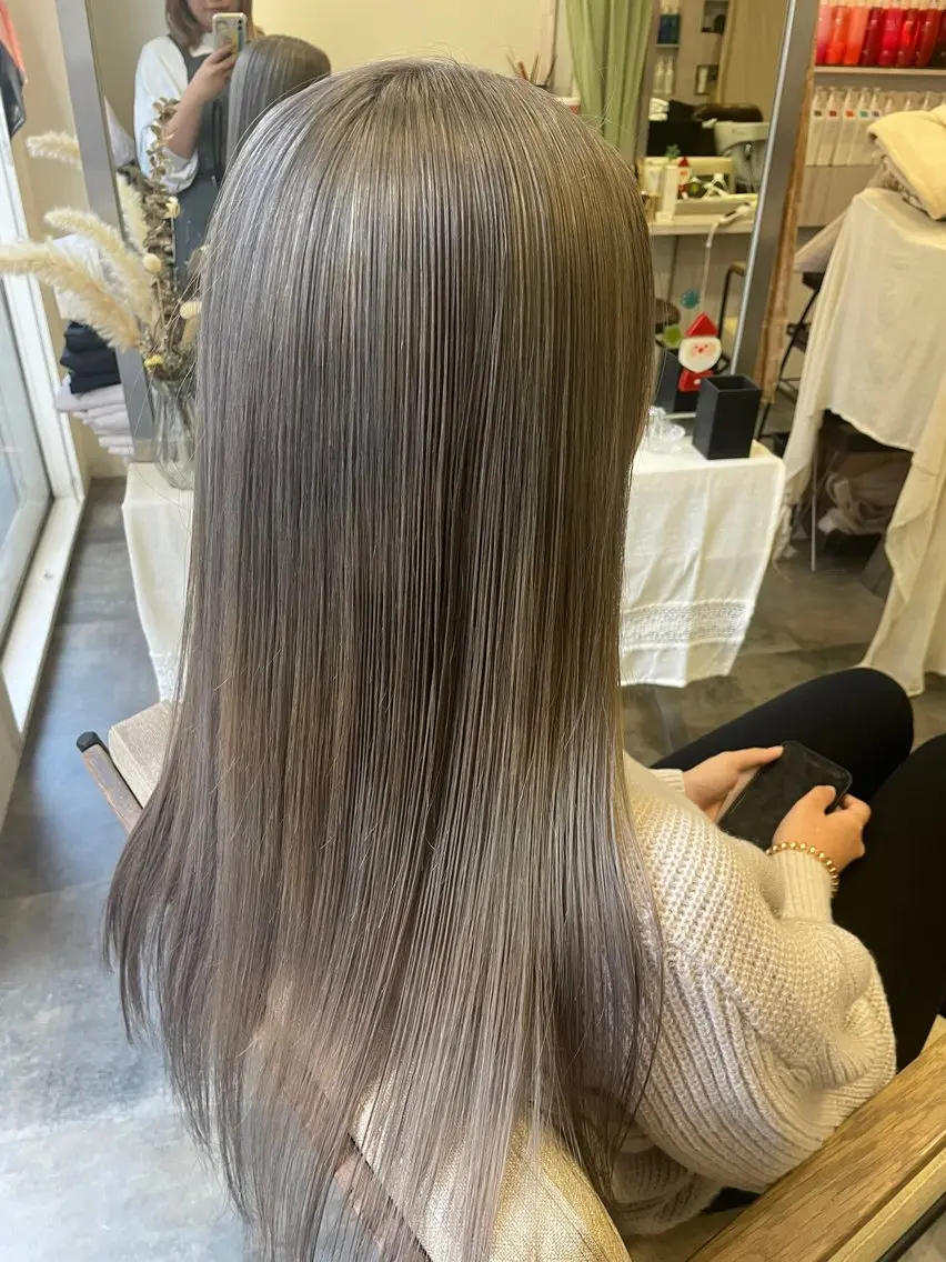セミロング カラー 吉村 夏椰のヘアスタイル