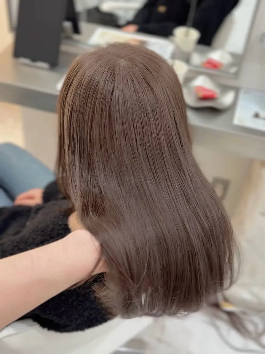 ミディアム カラー パーマ ベージュカラー ブリーチ 透明感カラー ダブルカラー グレージュ TOMO/ブリーチ 無しオリーブのヘアスタイル