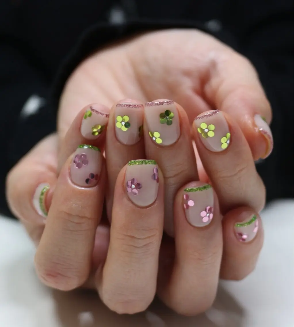 ネイル フレンチネイル ホログラムネイル 春ネイル ハンドネイル Baku Nailsのネイルデザイン