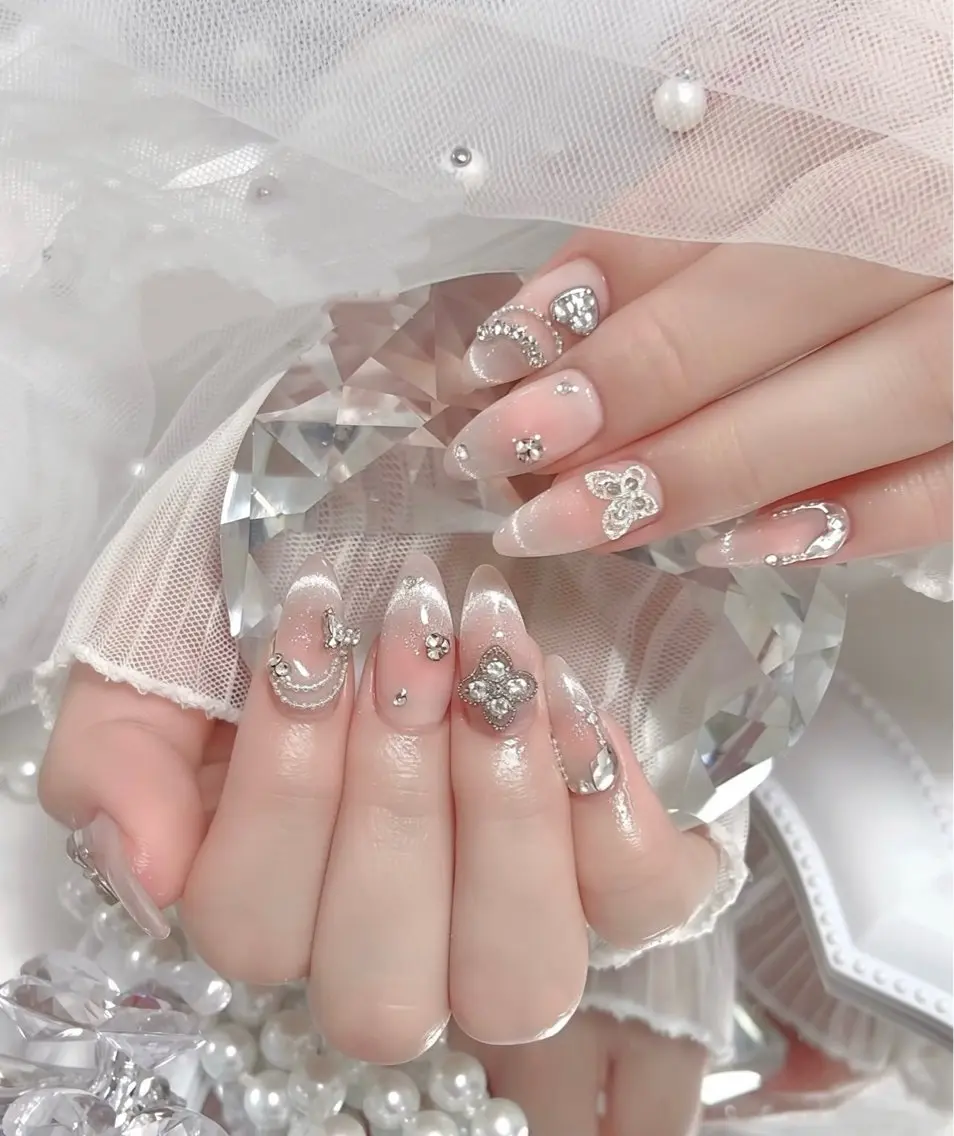 ロング 外国人風カラー 韓国風ヘア ハンドネイル E🌷nail 長さだし専門店のネイルデザイン