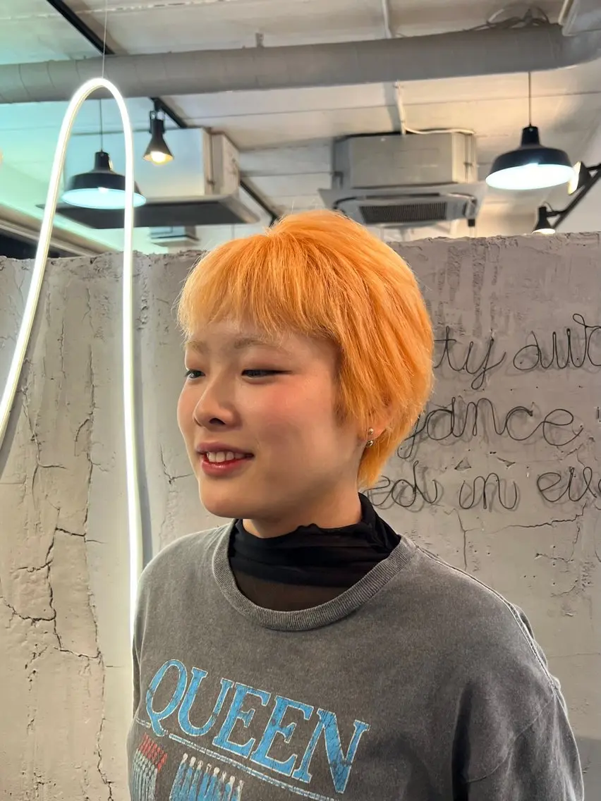 ショート カラー ブリーチ 透明感カラー オレンジ ショートヘア カット ヘアカラー トリートメント いぐちしょうた🫧 VISAGEbaskのヘアスタイル