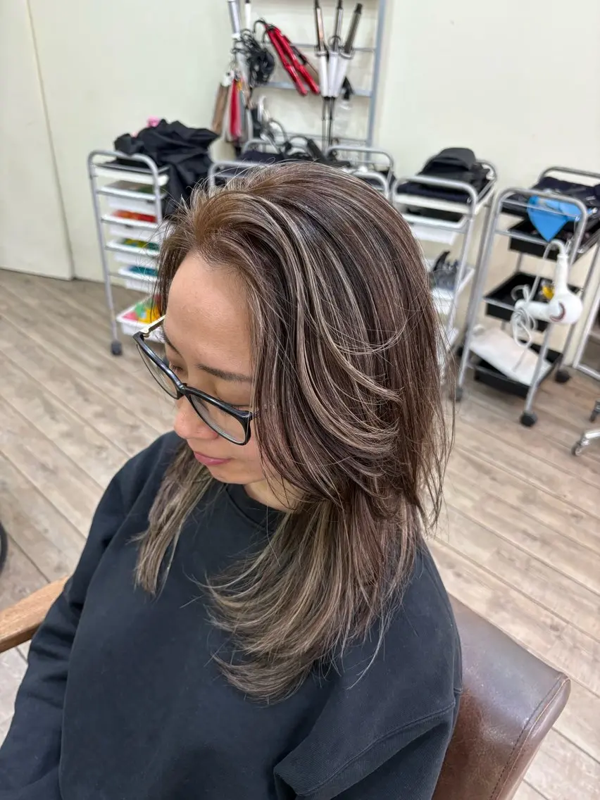 ロング カラー 透明感カラー ダブルカラー ハイライトカラー ハイライト レイヤーカット ヘアカラー トリートメント WEST OLAND 黒坂佳乃のヘアスタイル