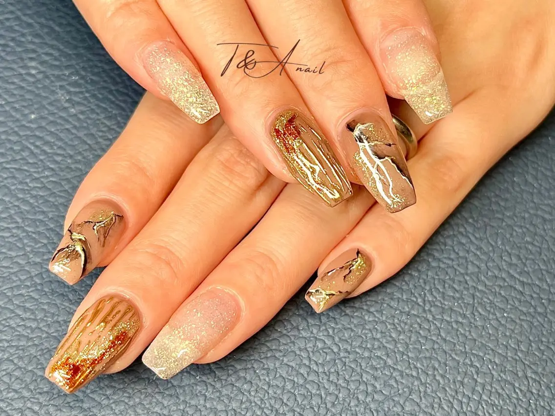 ネイル 長さ出し ジェルネイル ゴールド 大理石ネイル(マーブル) ニュアンスネイル T&A nailのネイルデザイン