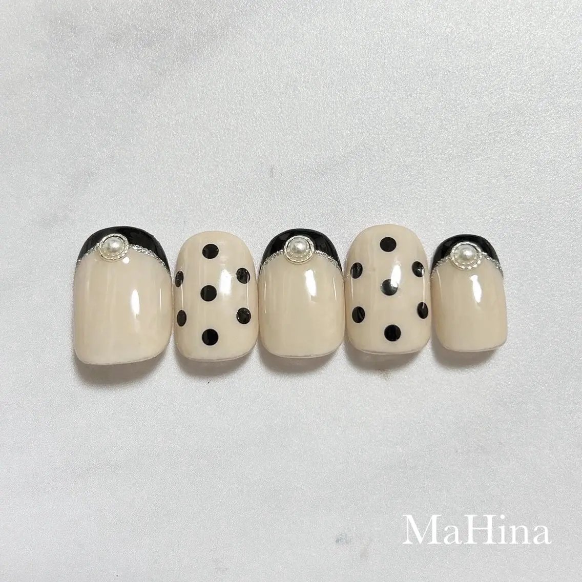 ネイル ドット フレンチネイル ハンドネイル Le Vernis MaHina・まひなのネイルデザイン