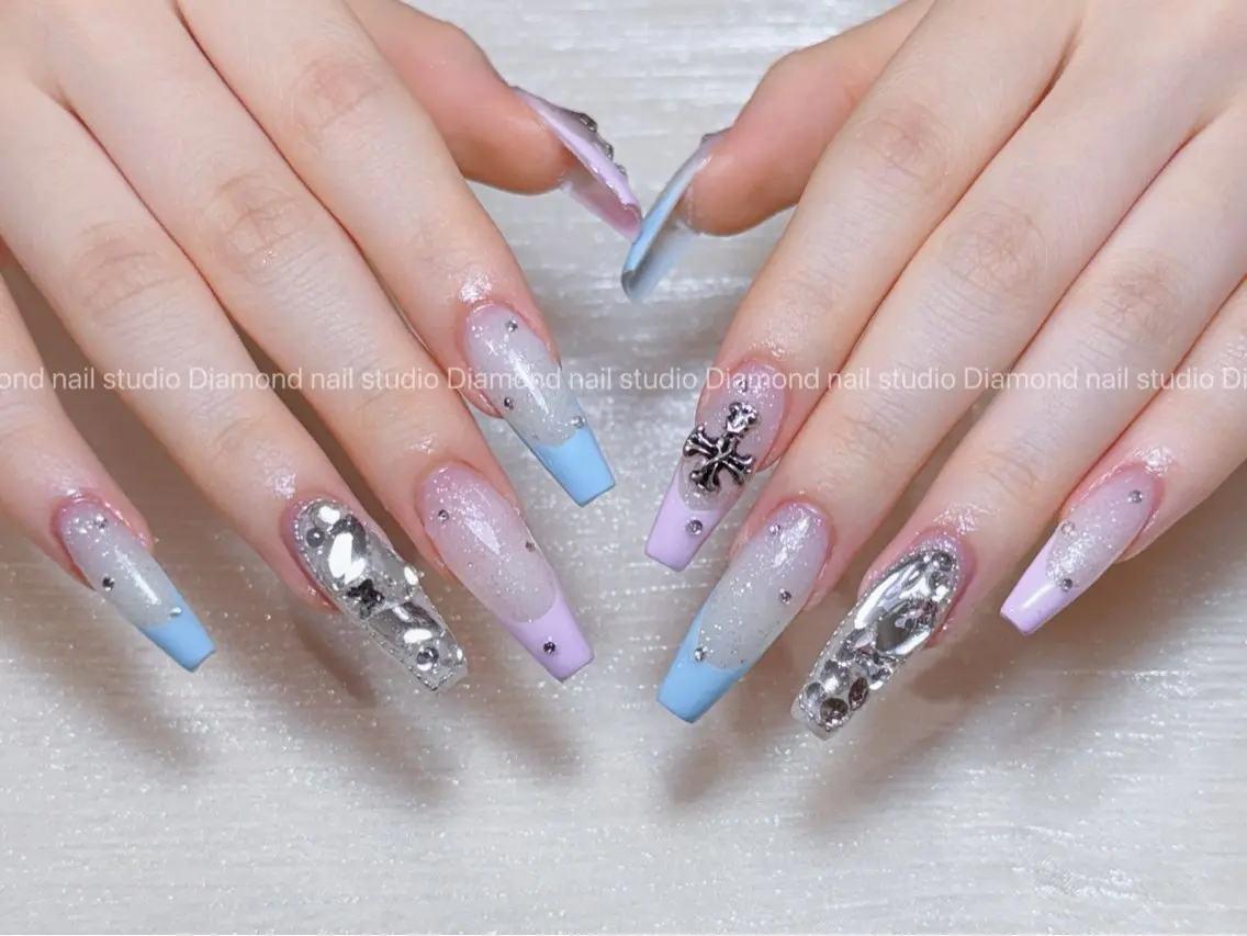 ネイル アートネイル オーロラネイル フラッシュネイル ガーリー キラキラネイル ハンドネイル Una NAILMANAMIのネイルデザイン