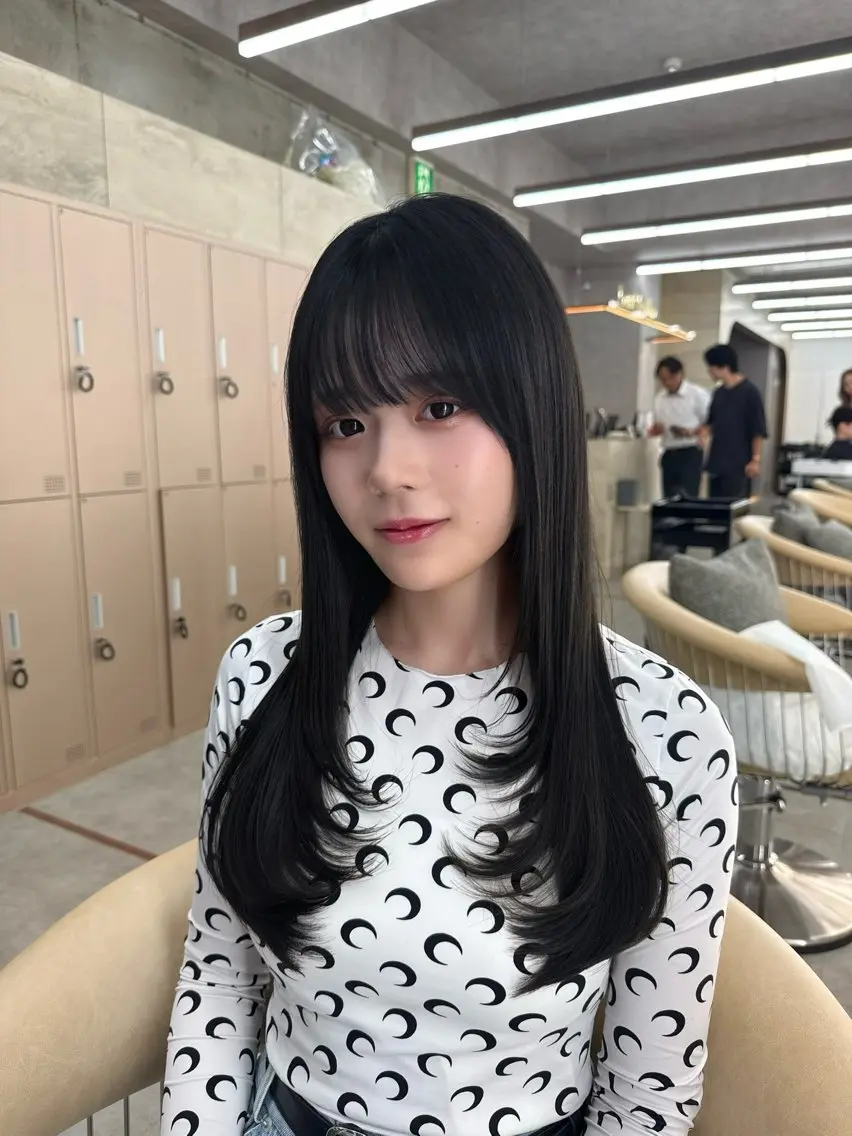 ロング カット 縮毛矯正 トリートメント 髪質改善|透明 感カラー🩵レイヤーのヘアスタイル