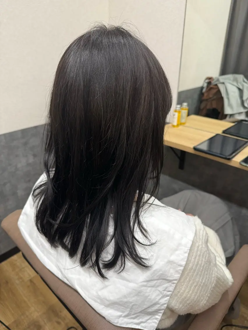 セミロング カラー ブルーカラー ブルージュ 透明感カラー 顔周りカット レイヤーカット reeed konnoのヘアスタイル