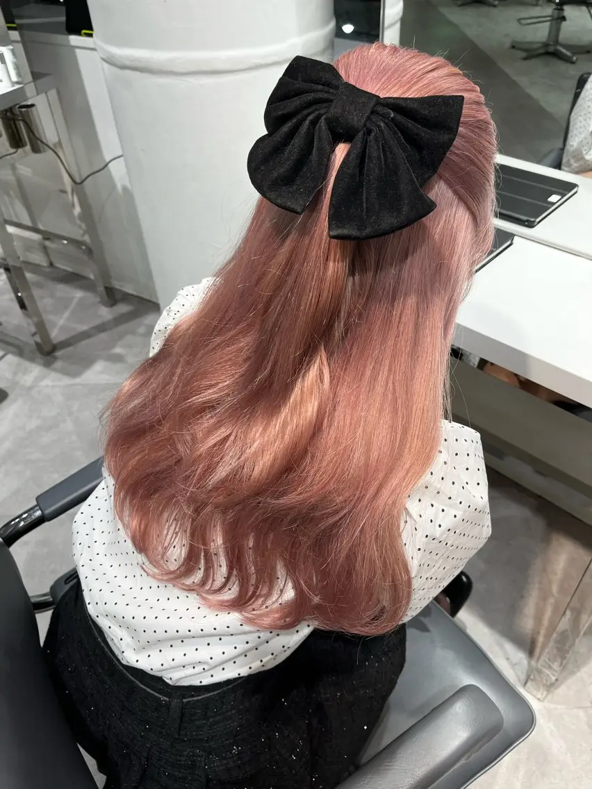 セミロング カラー カット ヘアカラー トリートメント ヘアセット クルミ🤍推し活 🎀ピンクカラーのヘアスタイル