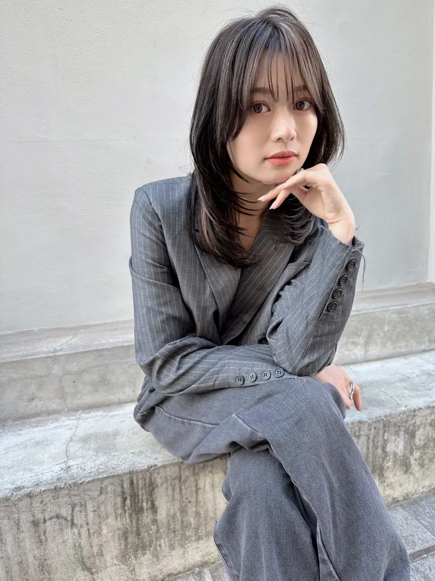ミディアム 顔まわりレイヤー レイヤーカット 鎌倉 彩のヘアスタイル