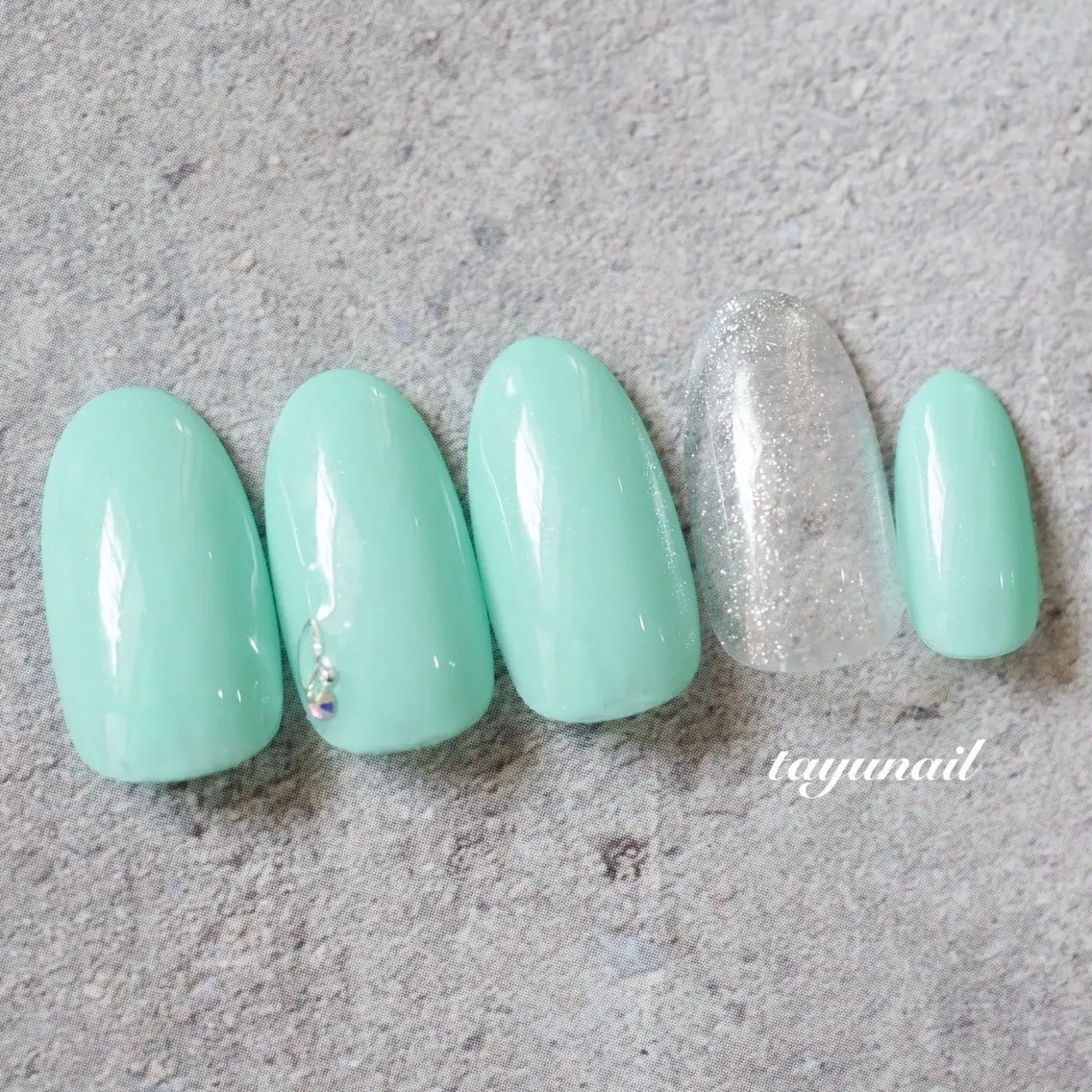 ネイル アートネイル ジェルネイル ゴールド グリーン パラジェル ネイルサロン 【たゆnail】のネイルデザイン