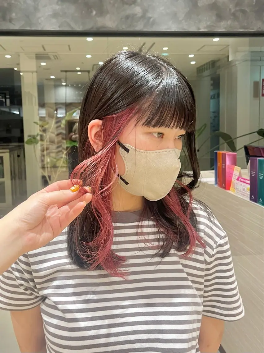セミロング カラー イヤリングカラー ピンクカラー ヘアカラー トリートメント 暖色カラー・メンズ 🫧Harukaのヘアスタイル